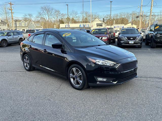 Certified 2018 Ford Focus SE w/ SE Appearance Package image 3