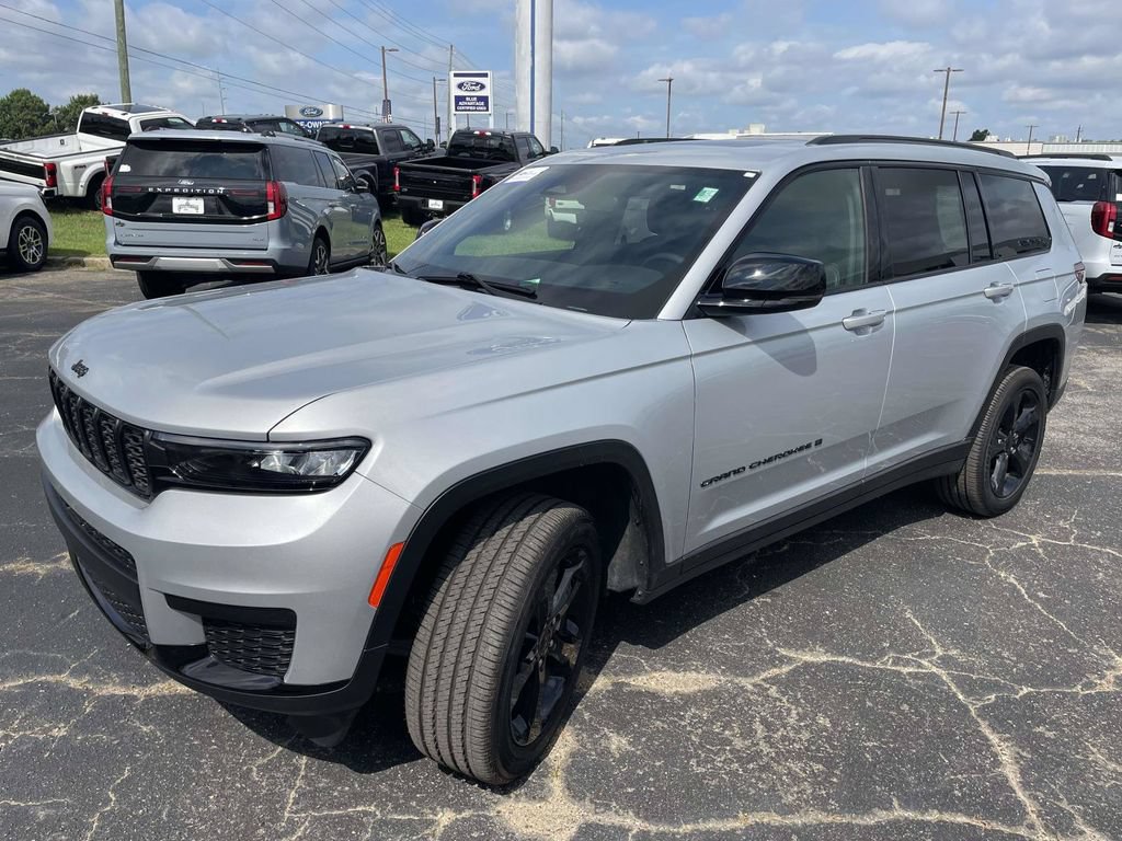 Used 2024 Jeep Grand Cherokee L Altitude RWD image 7