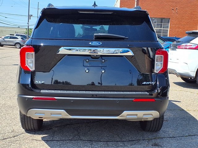 Certified 2024 Ford Explorer XLT w/ Equipment Group 202A AWD/4WD image 24