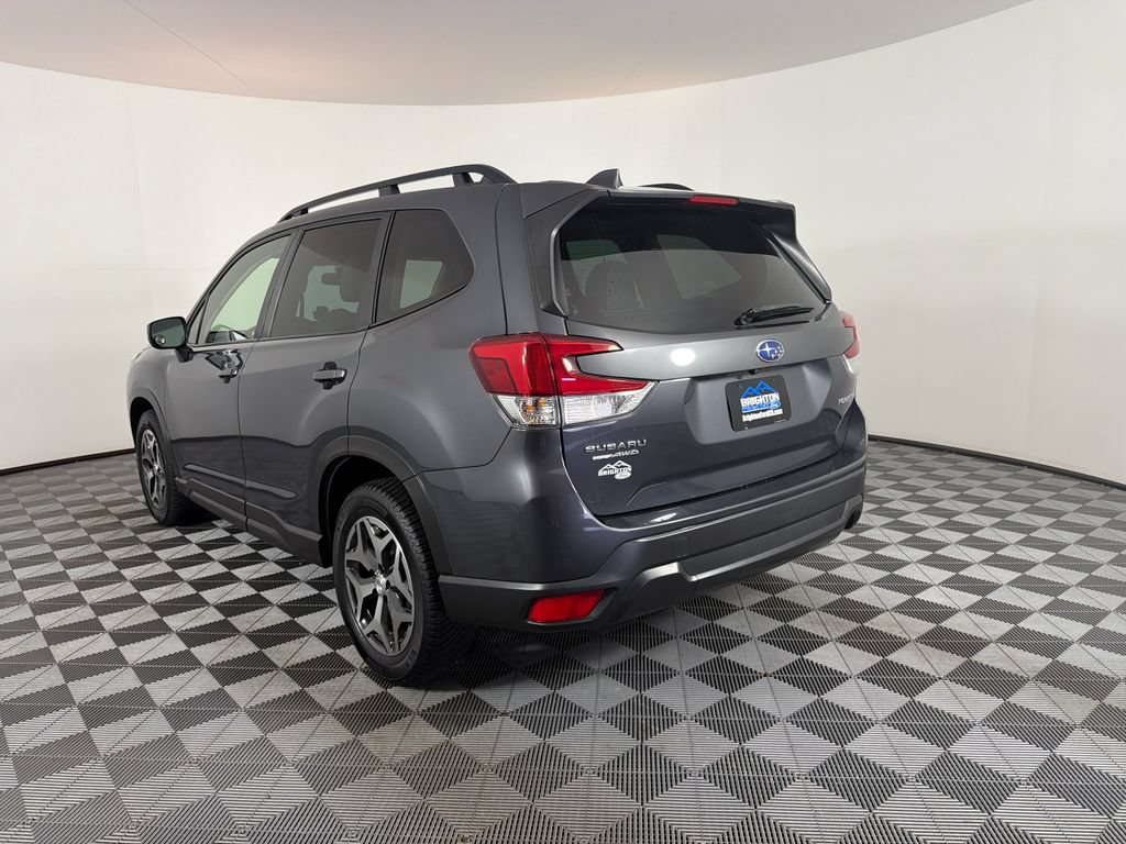 Used 2022 Subaru Forester Premium AWD/4WD image 5