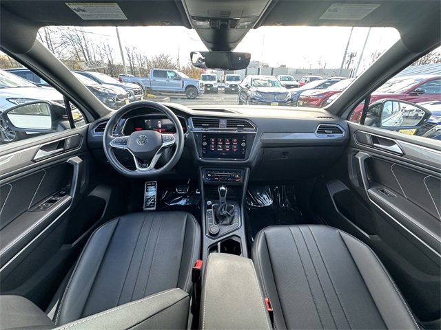 Used 2023 Volkswagen Tiguan SE R-Line image 3