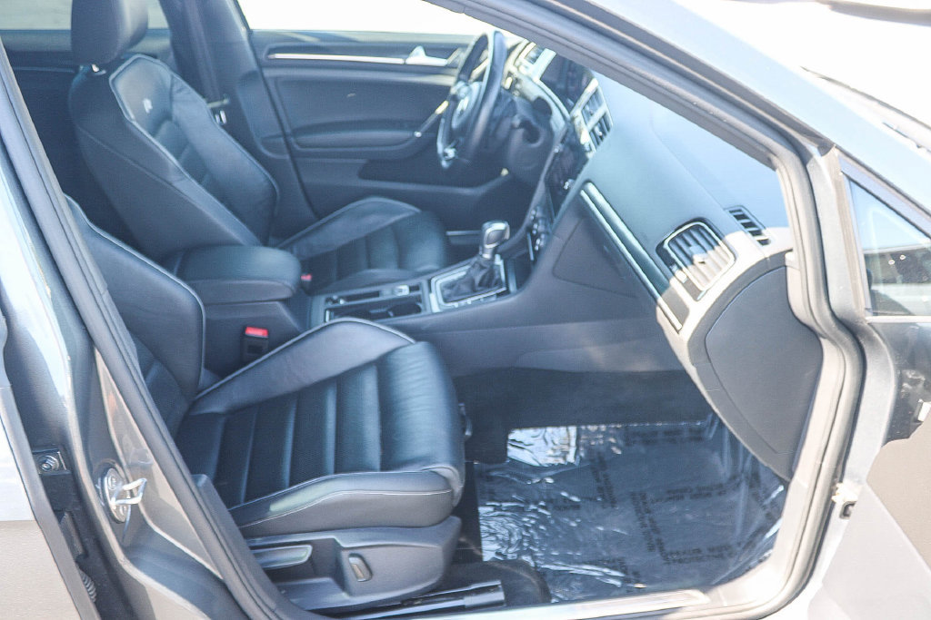 Used 2018 Volkswagen Golf R 4-Door AWD/4WD image 19