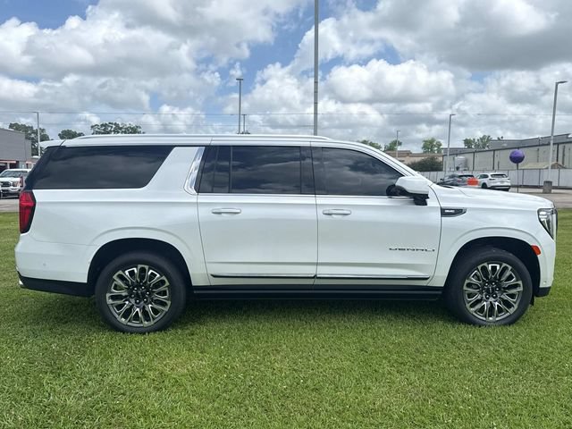 Used 2023 GMC Yukon XL Denali Ultimate AWD/4WD image 8