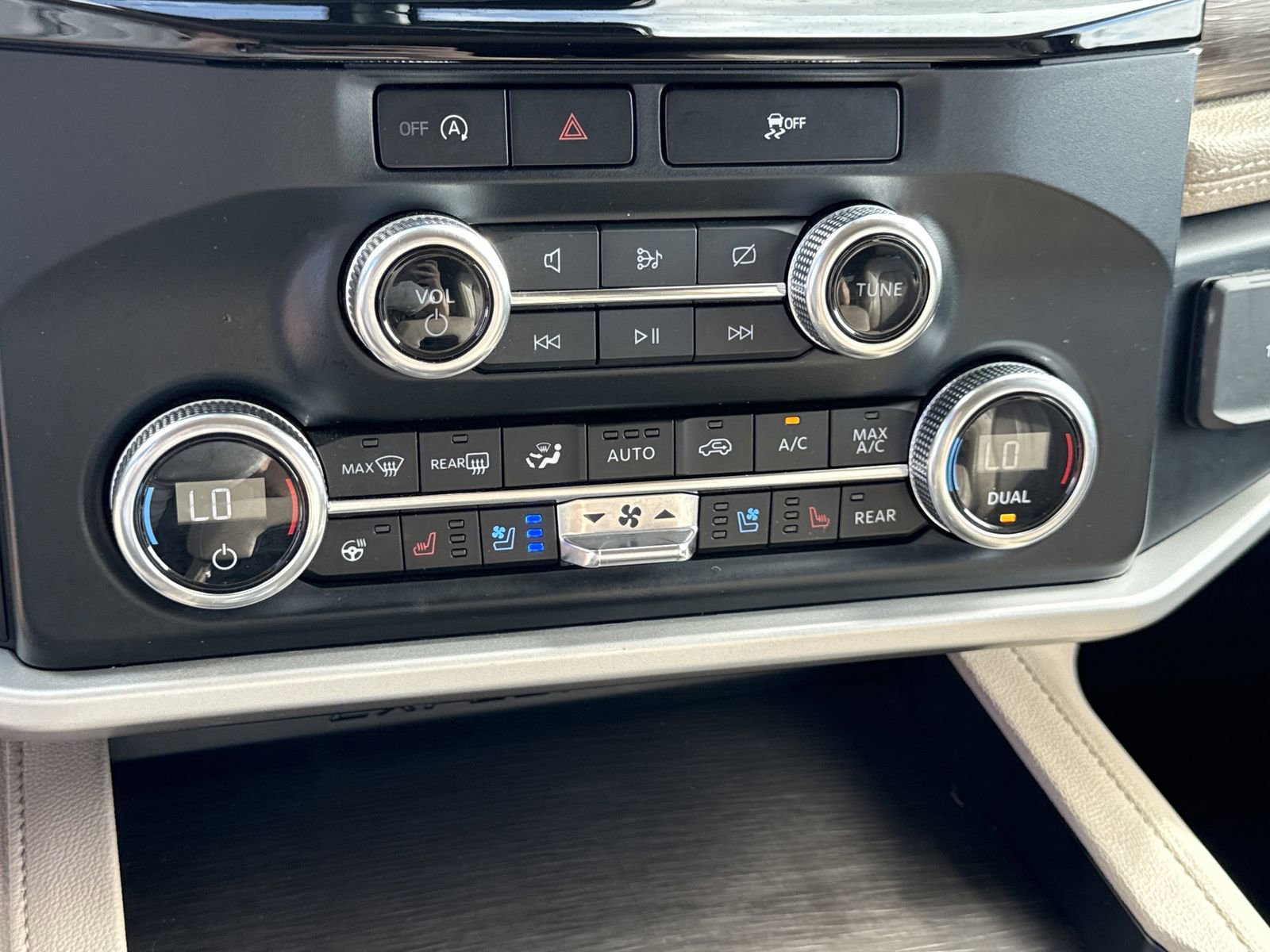 Certified 2024 Ford Expedition Limited image 24