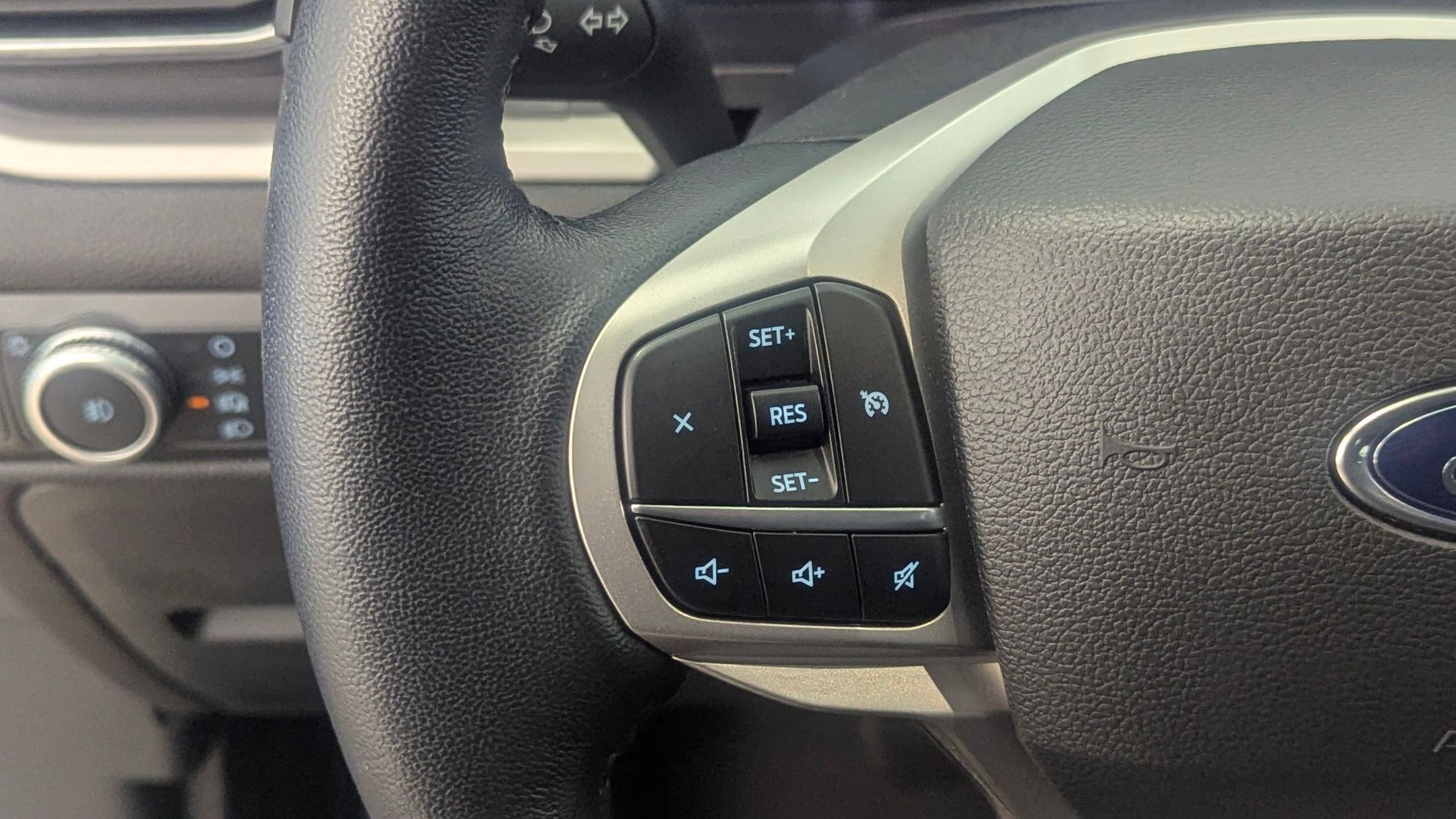 Certified 2022 Ford Explorer XLT w/ Equipment Group 202A image 15