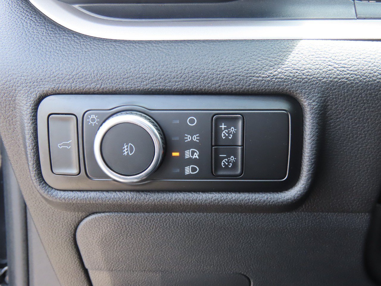 Certified 2023 Ford Explorer XLT w/ Equipment Group 202A RWD image 26