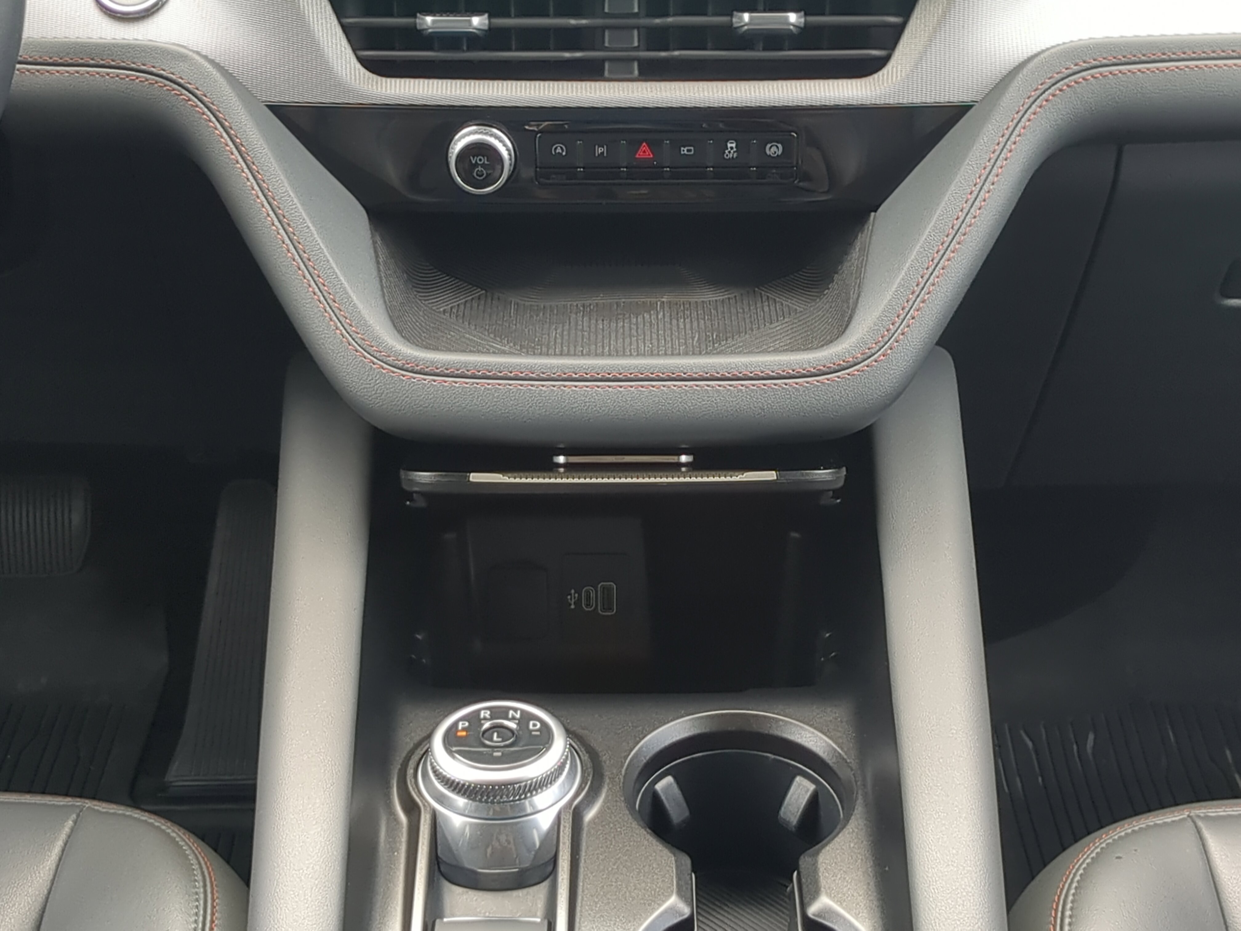 Certified 2025 Ford Explorer Active w/ Active Comfort Package RWD image 17