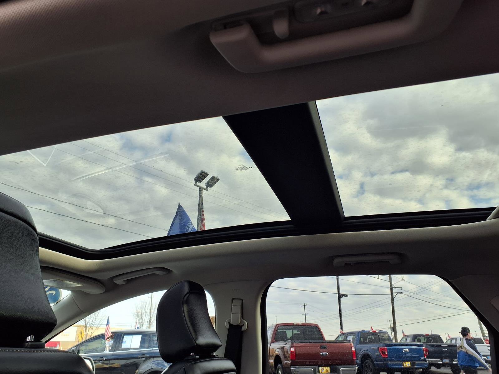 Certified 2024 Ford Edge SEL w/ Convenience Package image 8