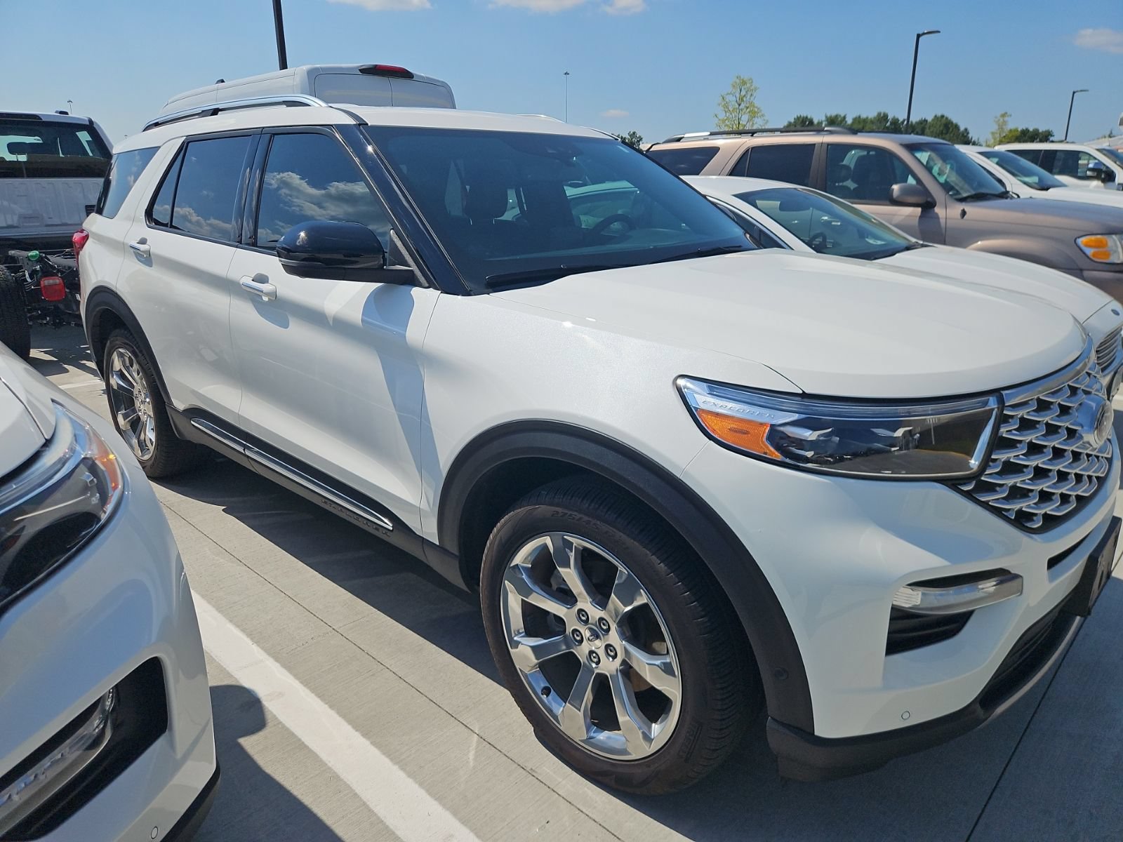 Certified 2020 Ford Explorer Platinum w/ Premium Technology Package AWD/4WD image 3