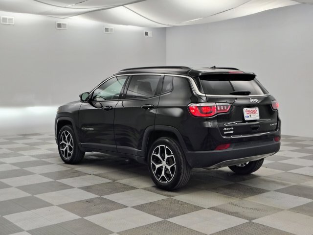 Used 2024 Jeep Compass Limited AWD/4WD image 8