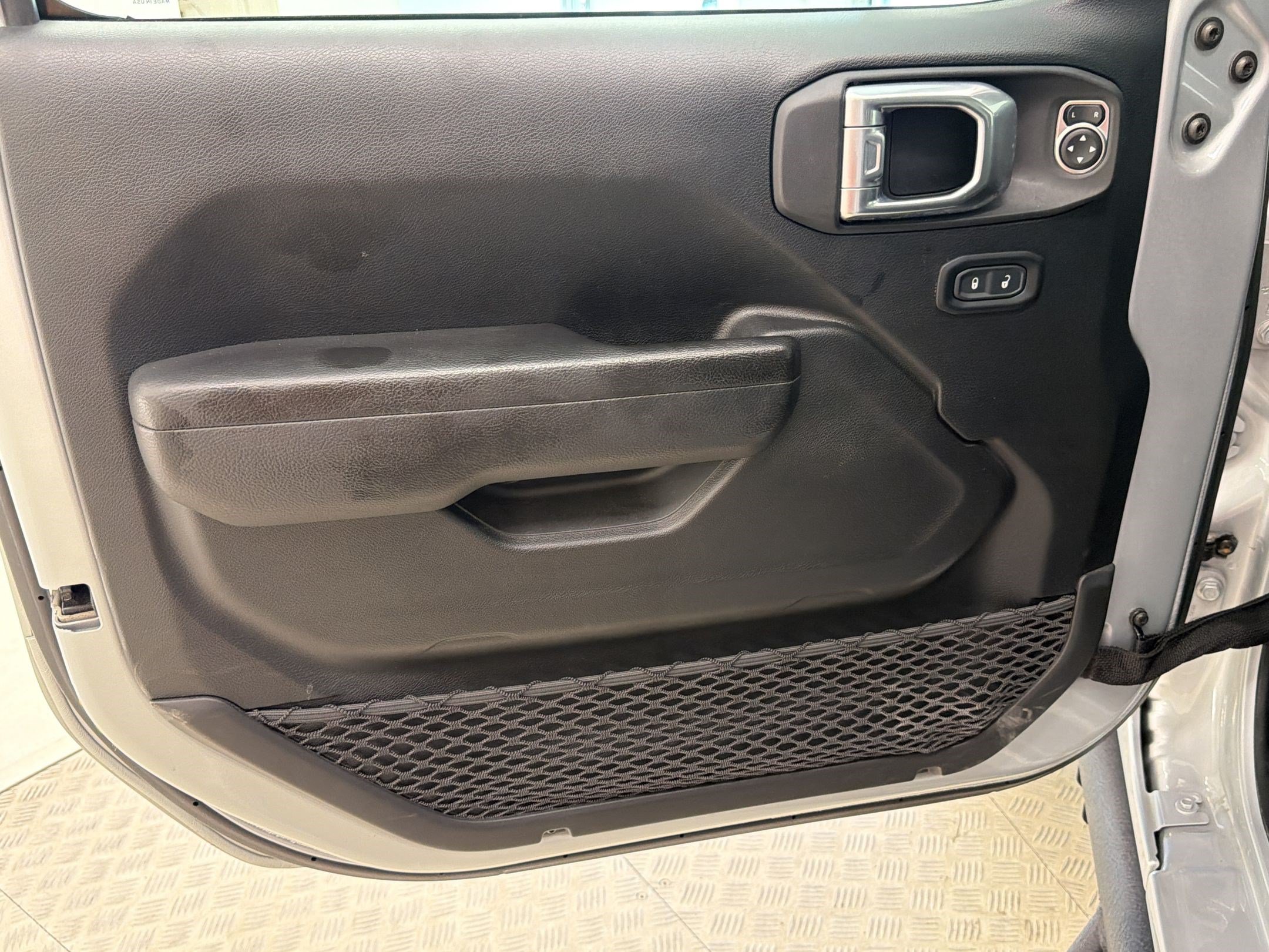 Used 2023 Jeep Wrangler Unlimited Sport AWD/4WD image 25
