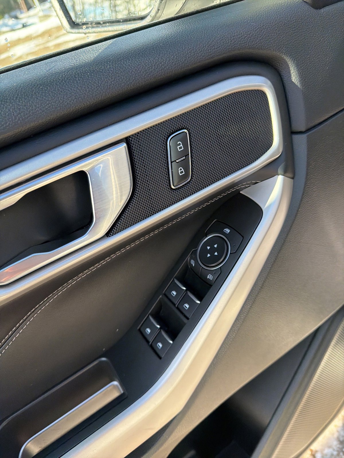 Certified 2022 Ford Explorer XLT w/ Equipment Group 202A image 16