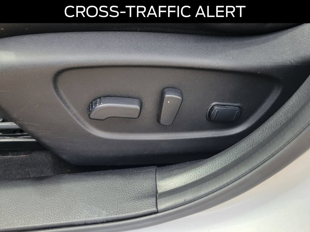 Used 2017 Nissan Rogue SV FWD image 18