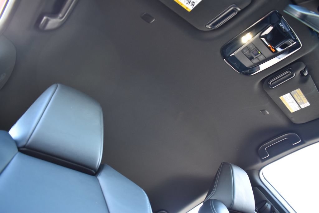 Used 2024 Toyota Venza XLE AWD/4WD image 35