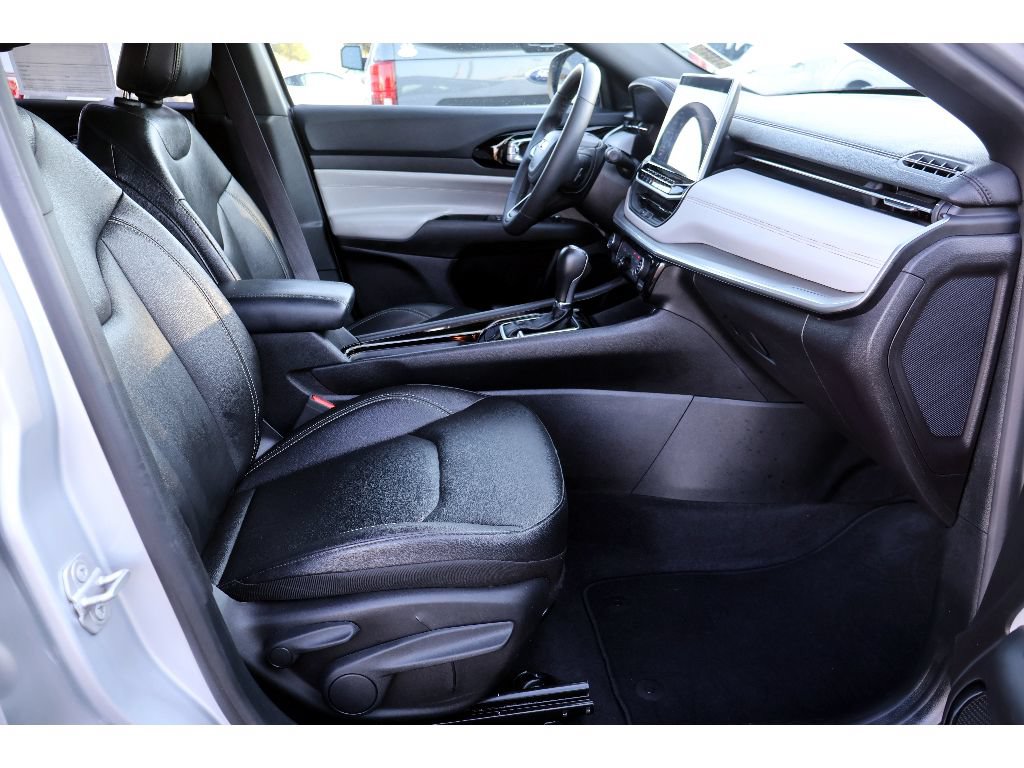Used 2025 Jeep Compass Limited AWD/4WD image 17