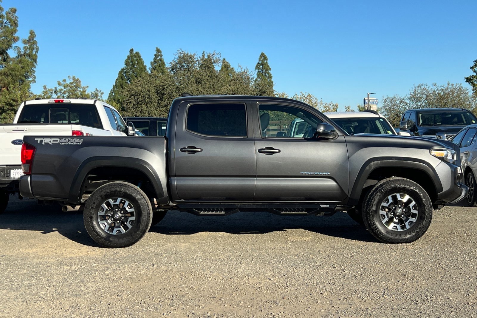 Used 2016 Toyota Tacoma TRD Off-Road image 6