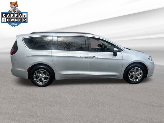 Used 2023 Chrysler Pacifica Limited image 8