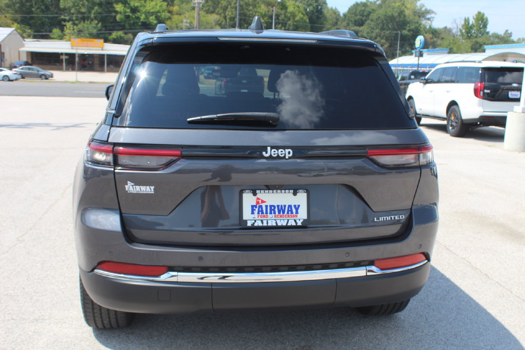 Used 2024 Jeep Grand Cherokee Limited RWD image 10