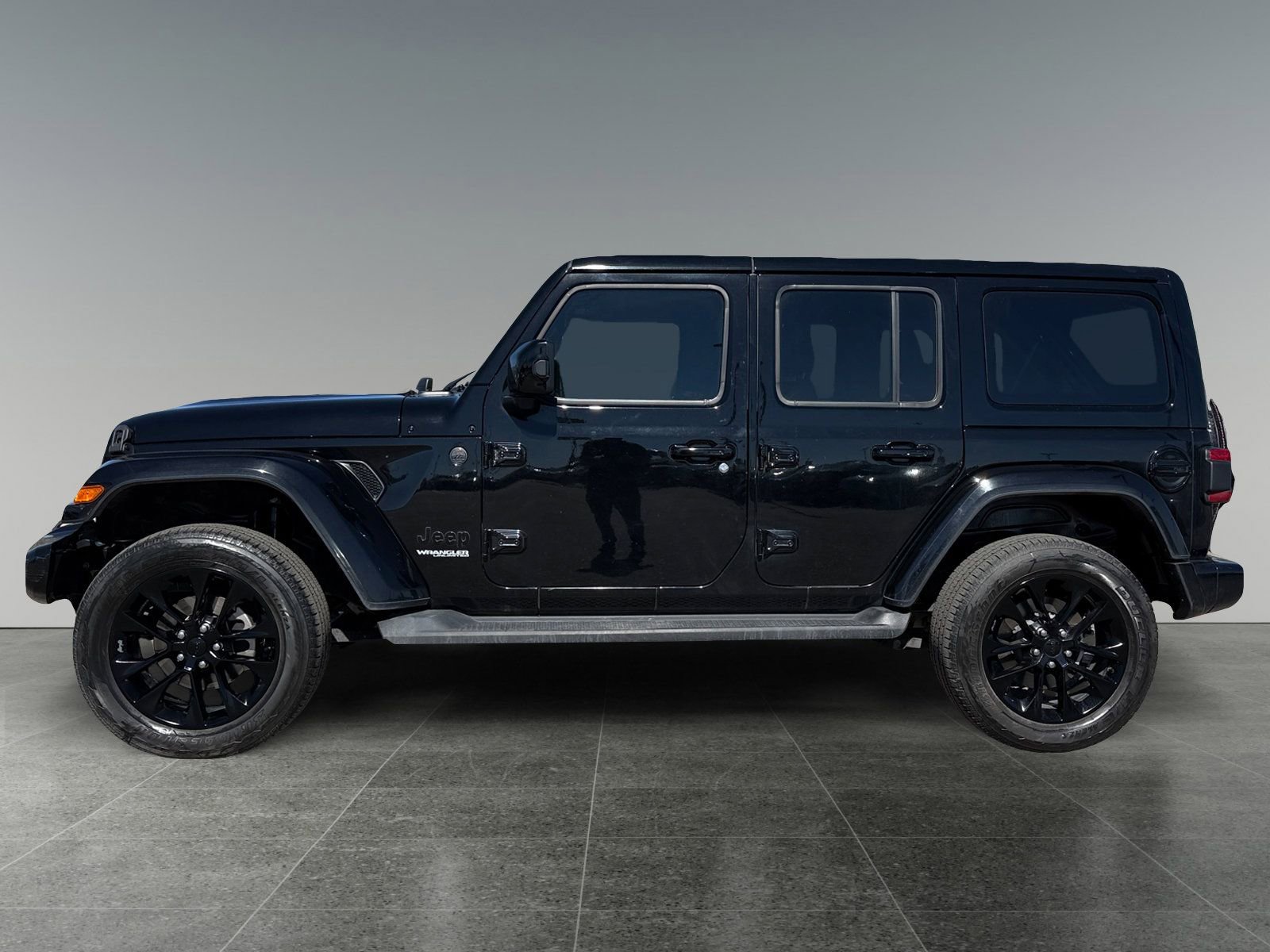 Used 2020 Jeep Wrangler Unlimited Sahara AWD/4WD image 2