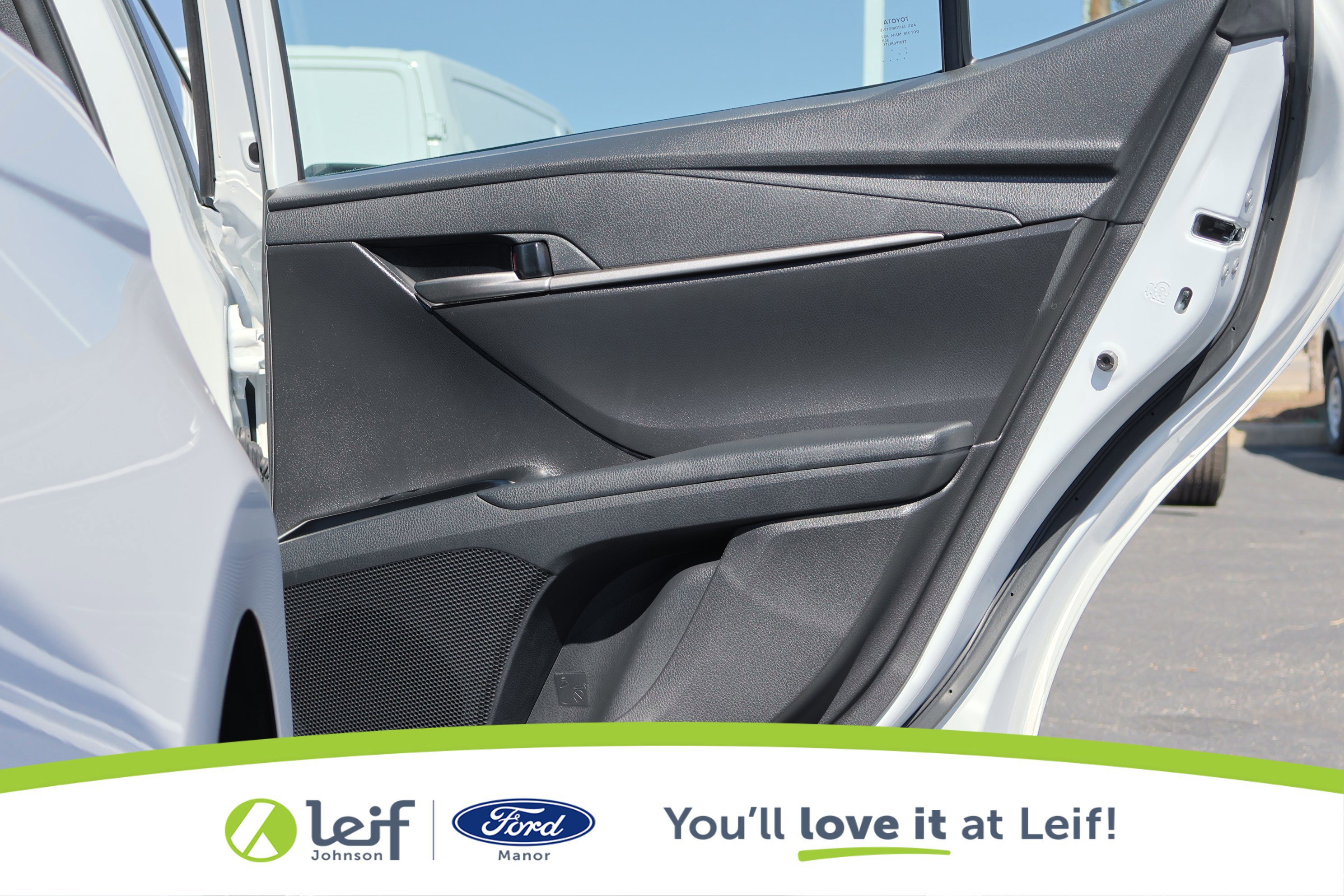 Used 2025 Toyota Camry SE image 30