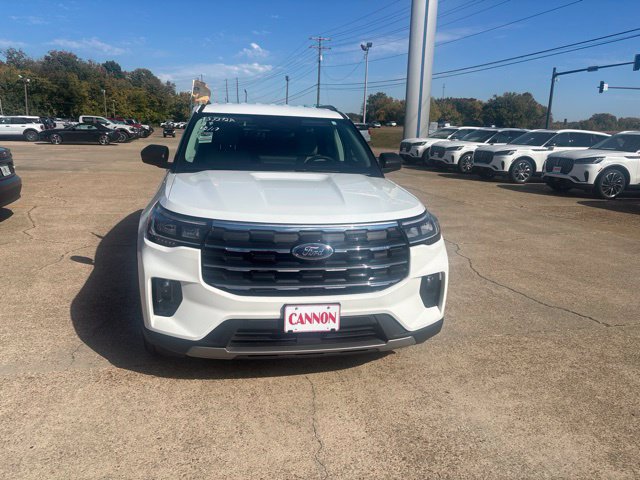 Certified 2025 Ford Explorer Active w/ Active Comfort Package RWD image 4
