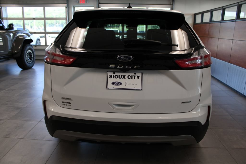 Certified 2024 Ford Edge SEL AWD/4WD image 6