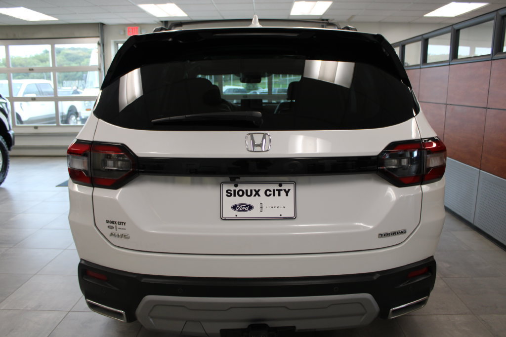 Used 2024 Honda Pilot Touring image 5
