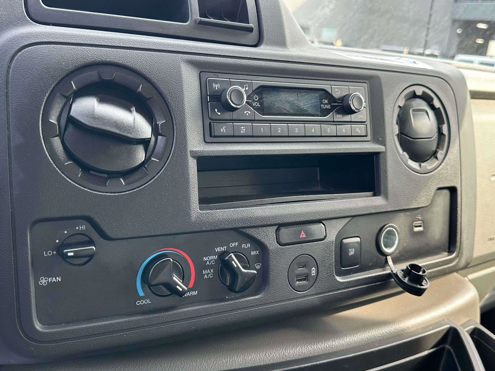 Certified 2024 Ford E-450 and Econoline 450 Super Duty w/ Power Windows & Locks Group image 12