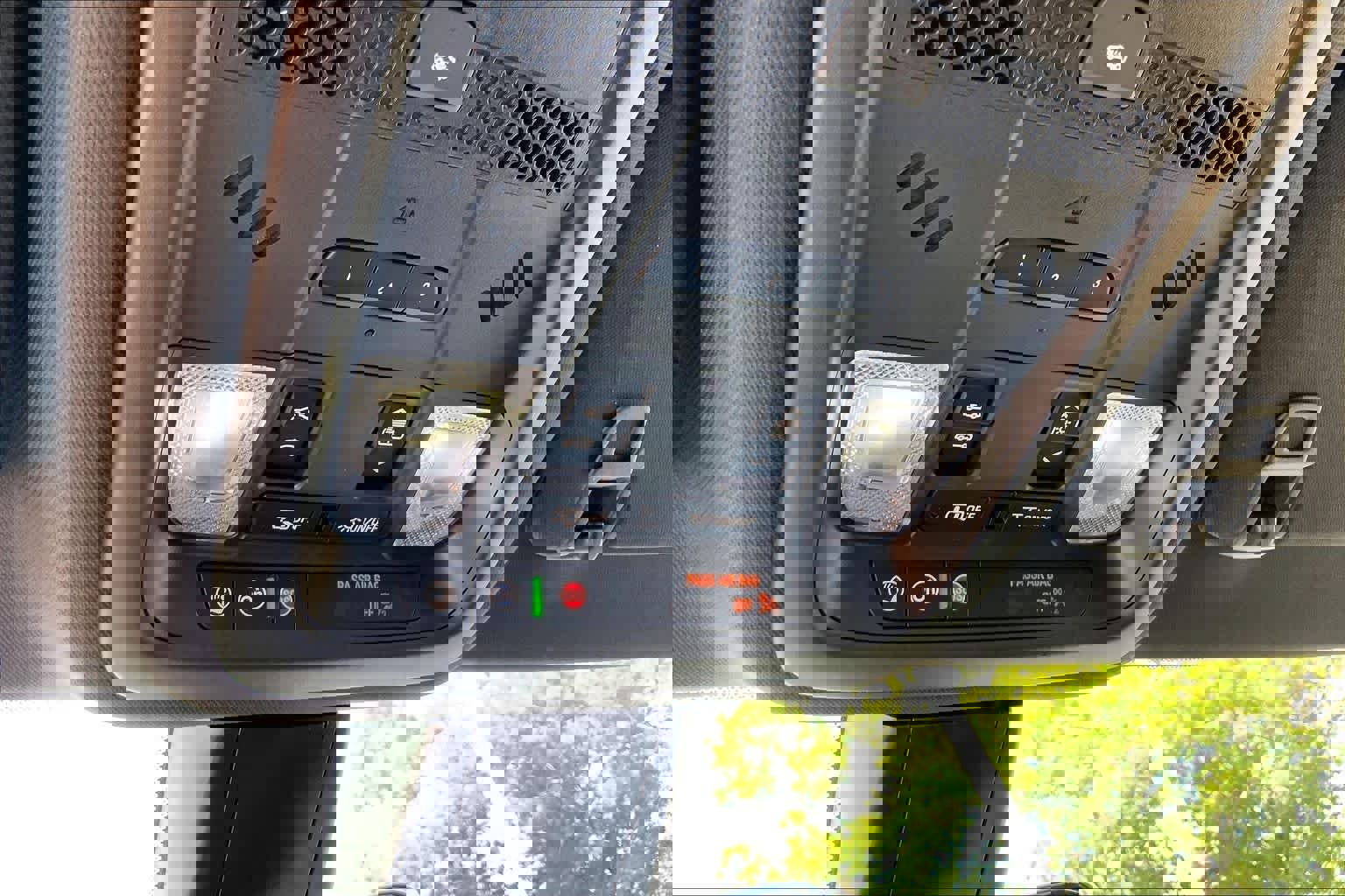 Used 2025 Cadillac XT6 Premium Luxury AWD/4WD image 33