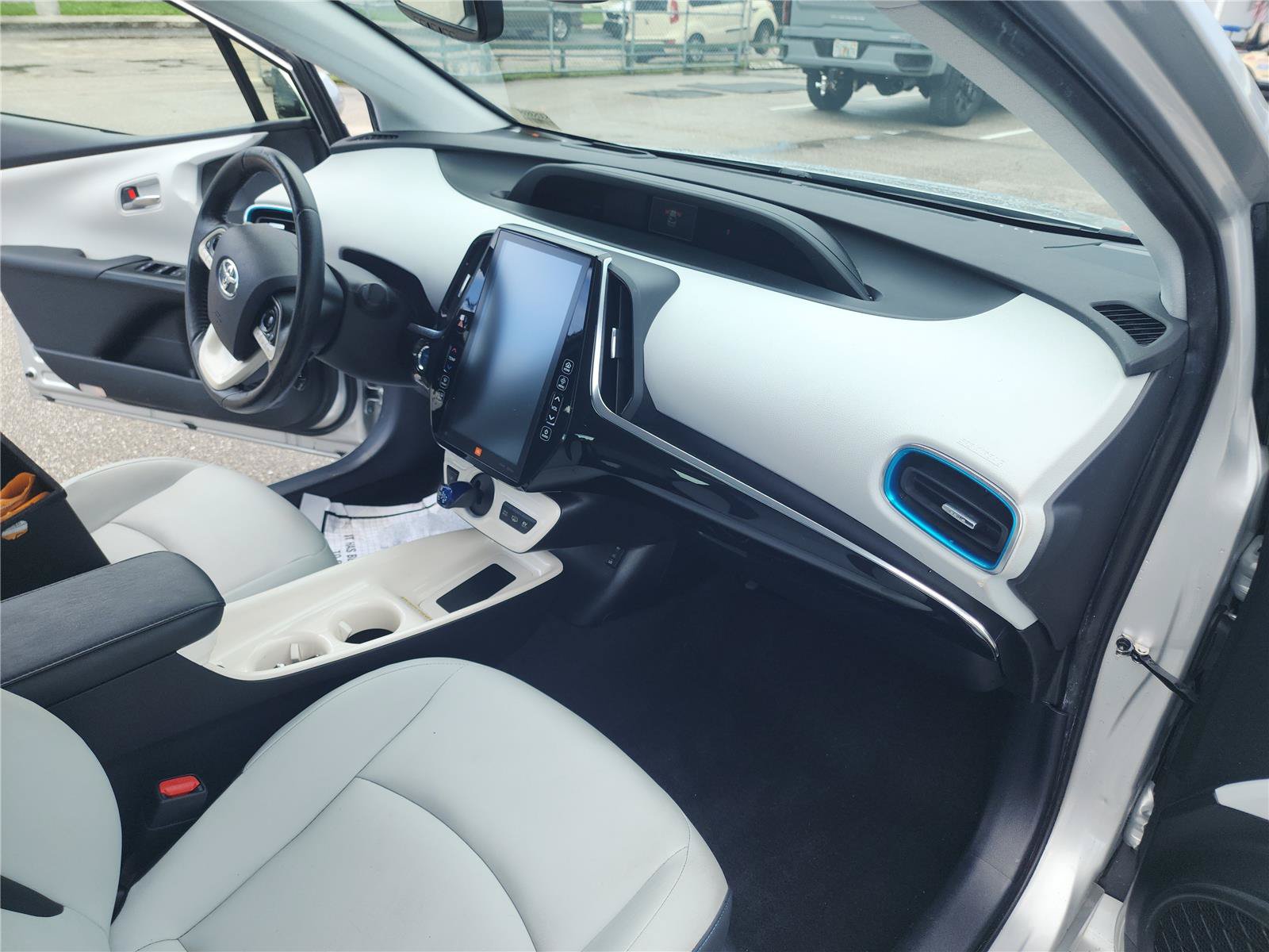 Used 2017 Toyota Prius Prime Advanced FWD image 28