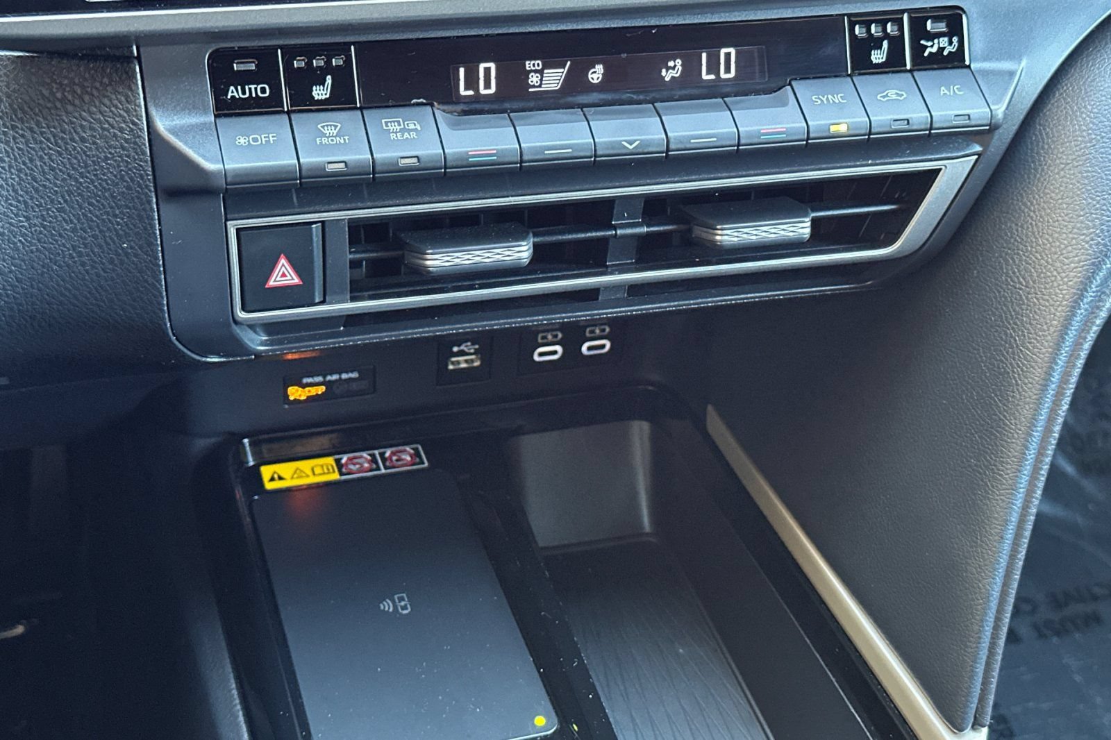 Used 2025 Toyota Camry XSE FWD image 30