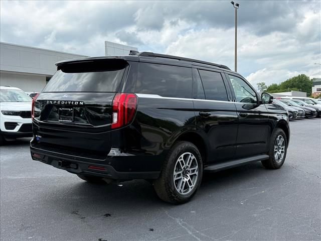 Certified 2025 Ford Expedition Active AWD/4WD image 4