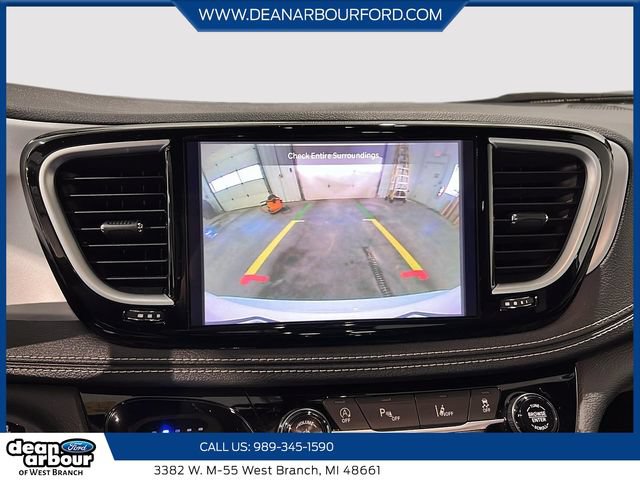 Used 2025 Chrysler Pacifica Limited FWD image 16