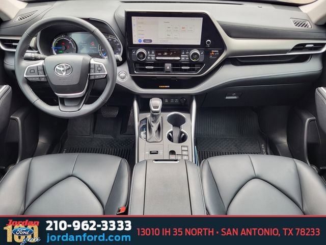 Used 2023 Toyota Highlander XLE FWD image 12