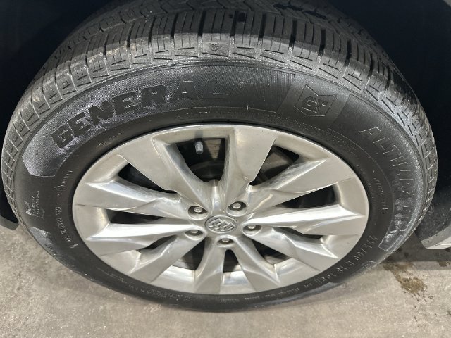 Used 2018 Buick Envision Essence FWD image 23
