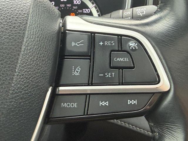 Used 2022 Toyota Highlander XLE AWD/4WD image 15