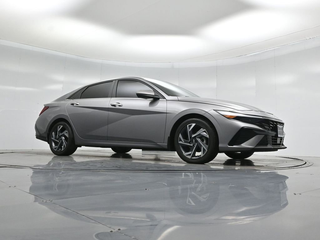 Used 2024 Hyundai Elantra Limited image 2