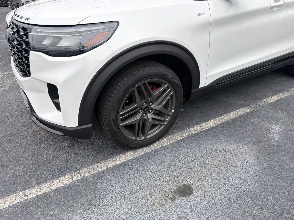 Certified 2025 Ford Explorer ST-Line w/ ST-Line Street Pack AWD/4WD image 2