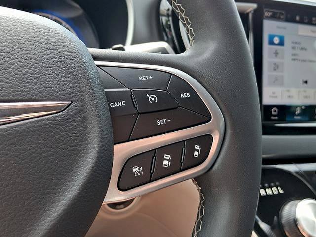 Used 2023 Chrysler Pacifica Touring-L FWD image 22