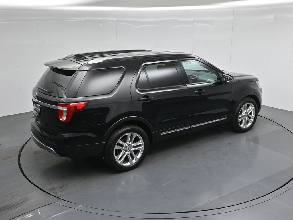 Certified 2017 Ford Explorer XLT w/ Equipment Group 202A image 44