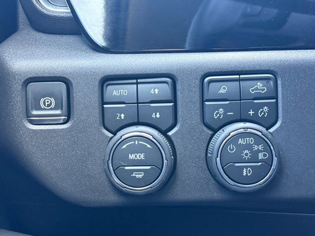 Used 2026 Chevrolet Silverado 1500 LT Trail Boss w/ LT Trail Boss Premium Package AWD/4WD image 12
