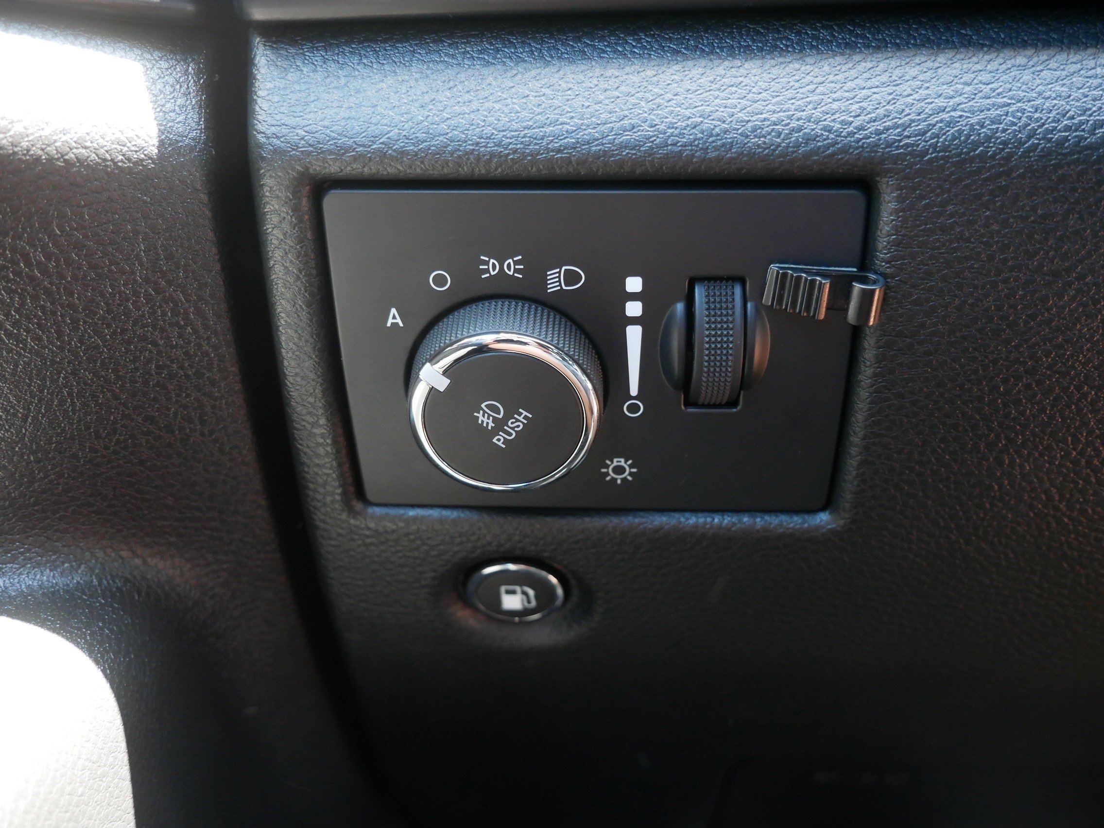 Used 2022 Jeep Grand Cherokee Laredo X AWD/4WD image 26