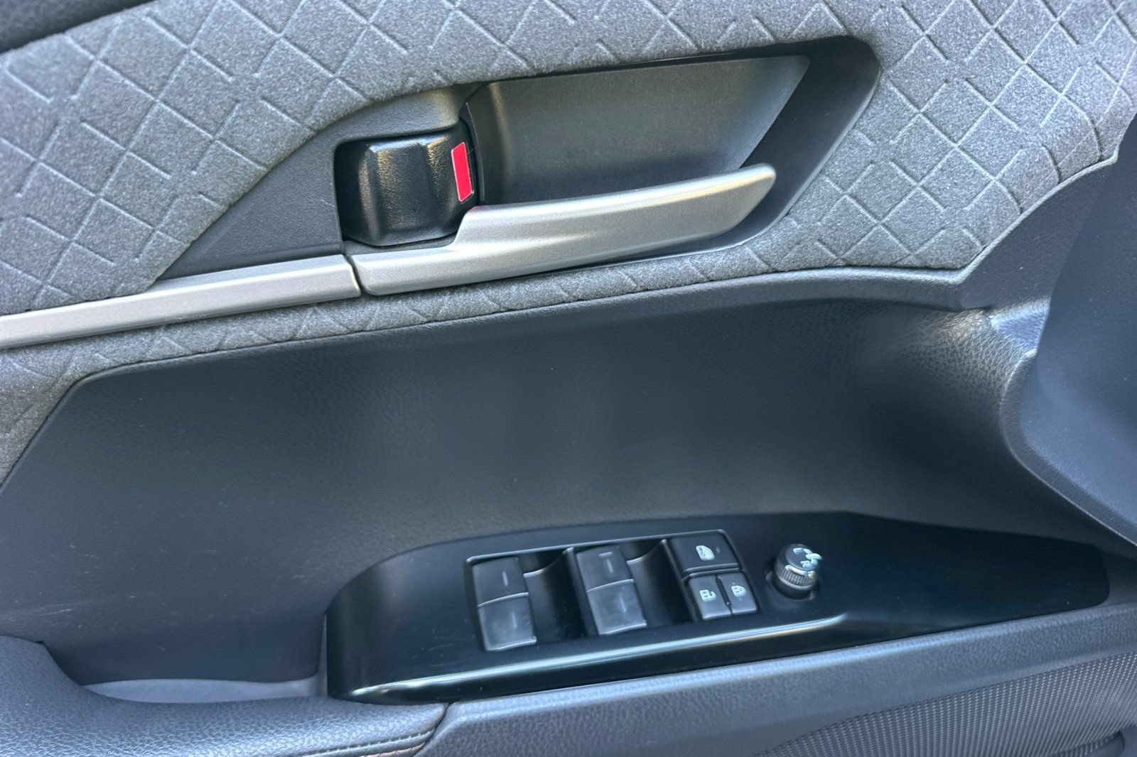 Used 2025 Toyota Camry XLE AWD/4WD image 11