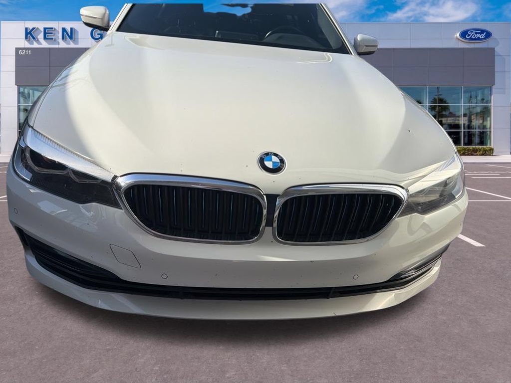 Used 2019 BMW 530e w/ Convenience Package RWD image 4