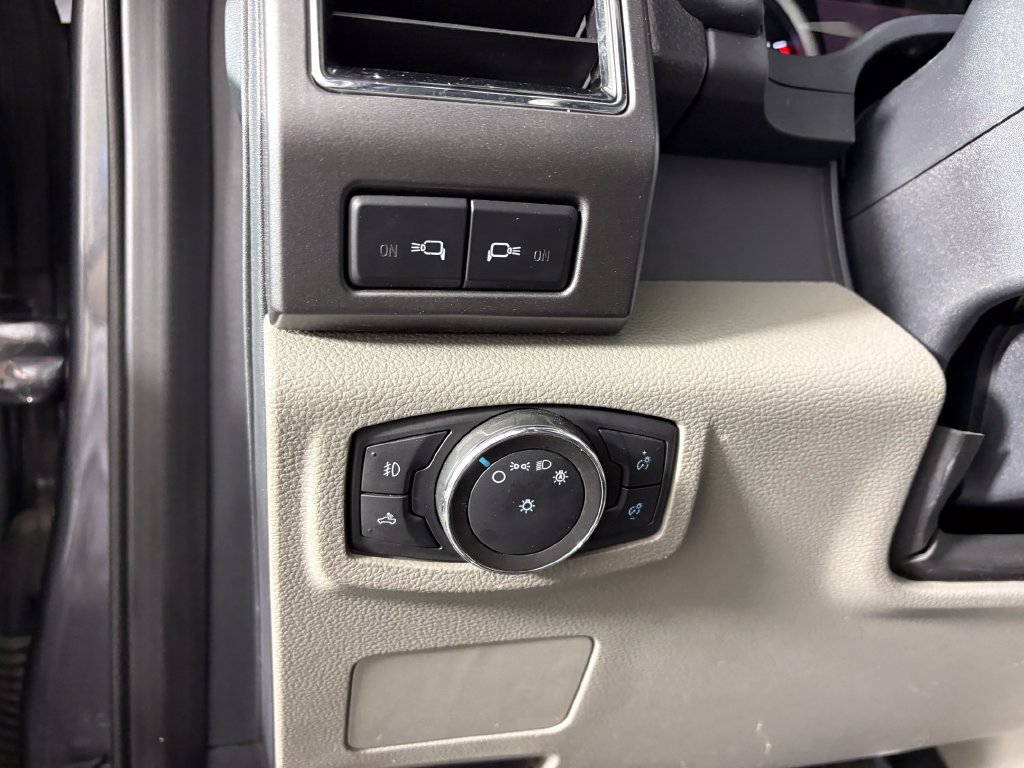 Certified 2022 Ford F250 XLT w/ XLT Premium Package AWD/4WD image 14