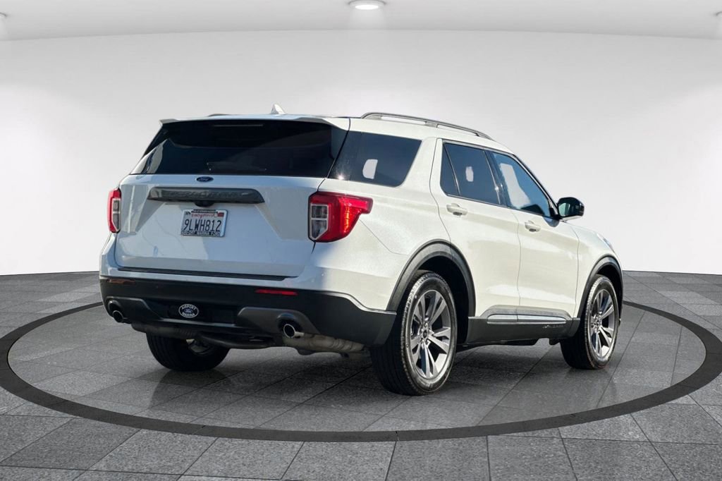 Certified 2023 Ford Explorer XLT w/ Equipment Group 202A image 4