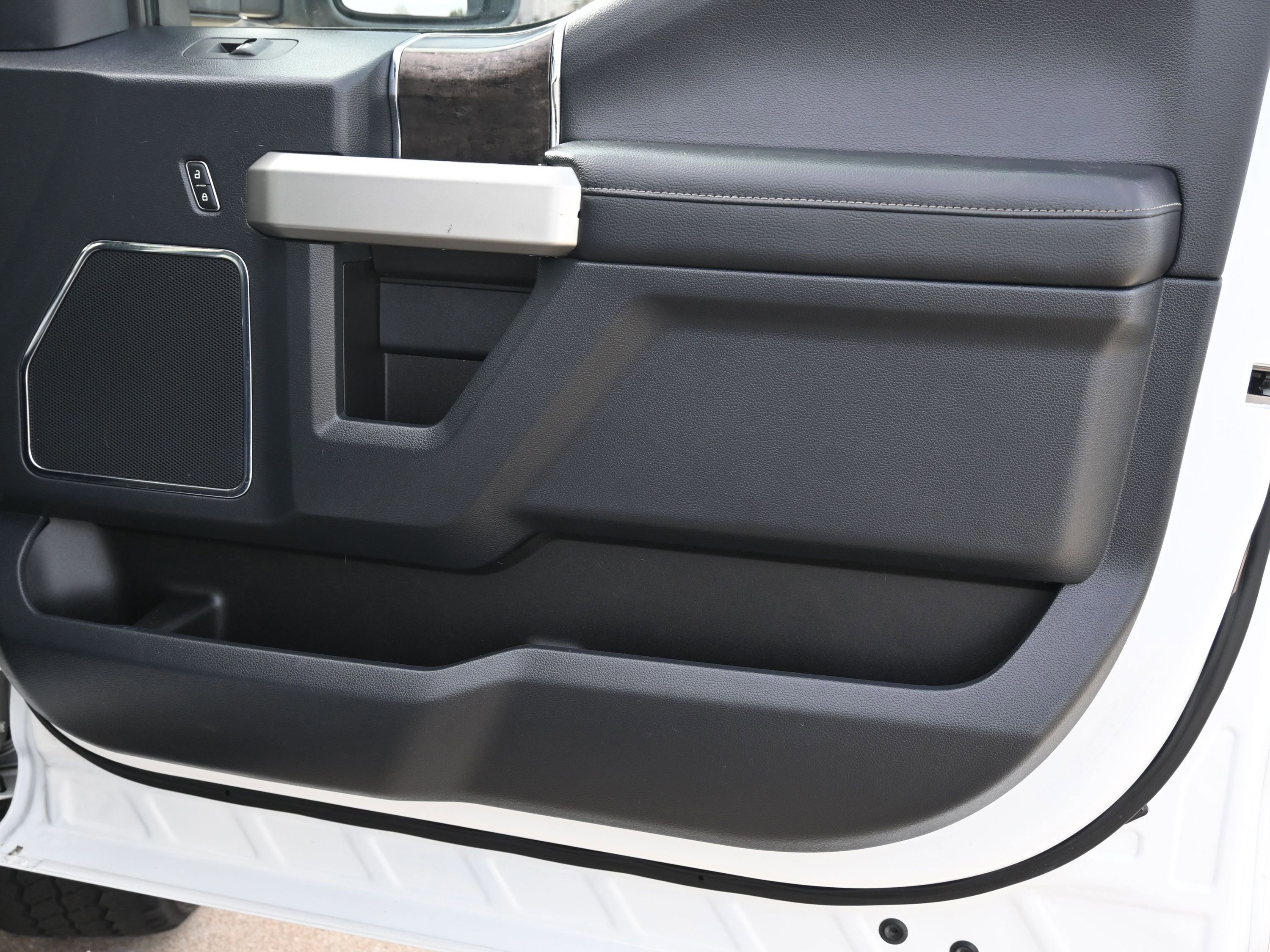 Certified 2022 Ford F350 Lariat w/ Lariat Ultimate Package image 17