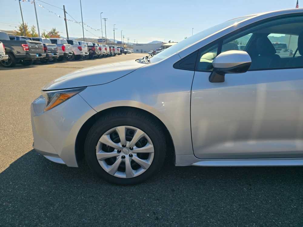 Used 2025 Toyota Corolla LE FWD image 18