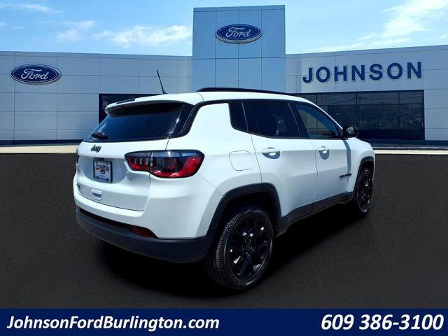 Used 2025 Jeep Compass Latitude w/ Altitude Special Edition AWD/4WD image 3