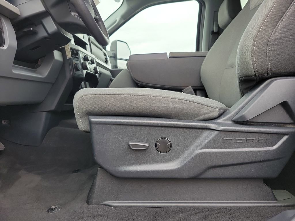 Certified 2025 Ford F250 XLT image 17
